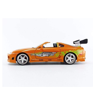 اسباب بازی ماشین فلزی تویوتا مدل Toyota Supra و فیگور فلزی Fast & Furious با مقیاس 1:24_اسباب بازی